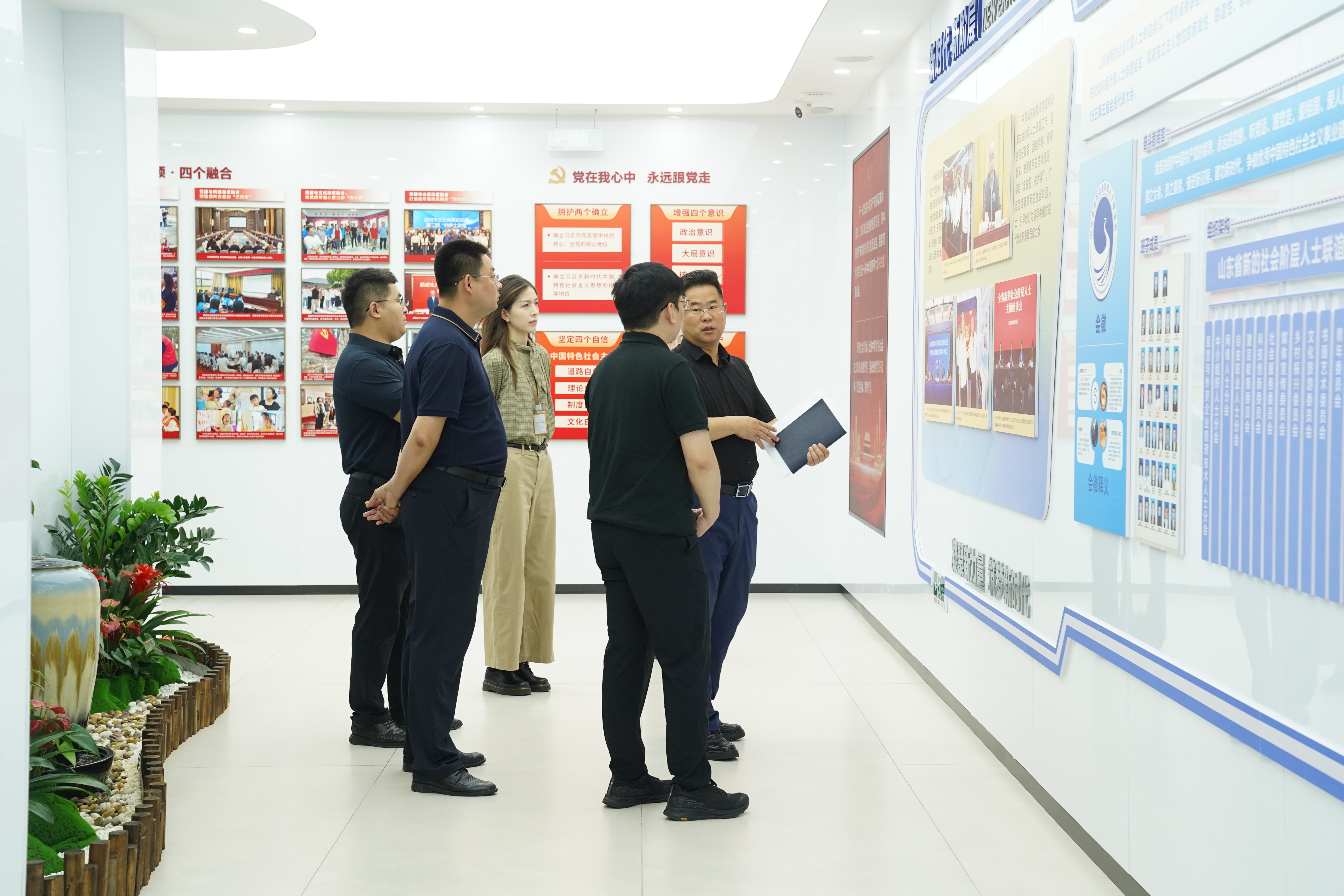 参观1.JPG